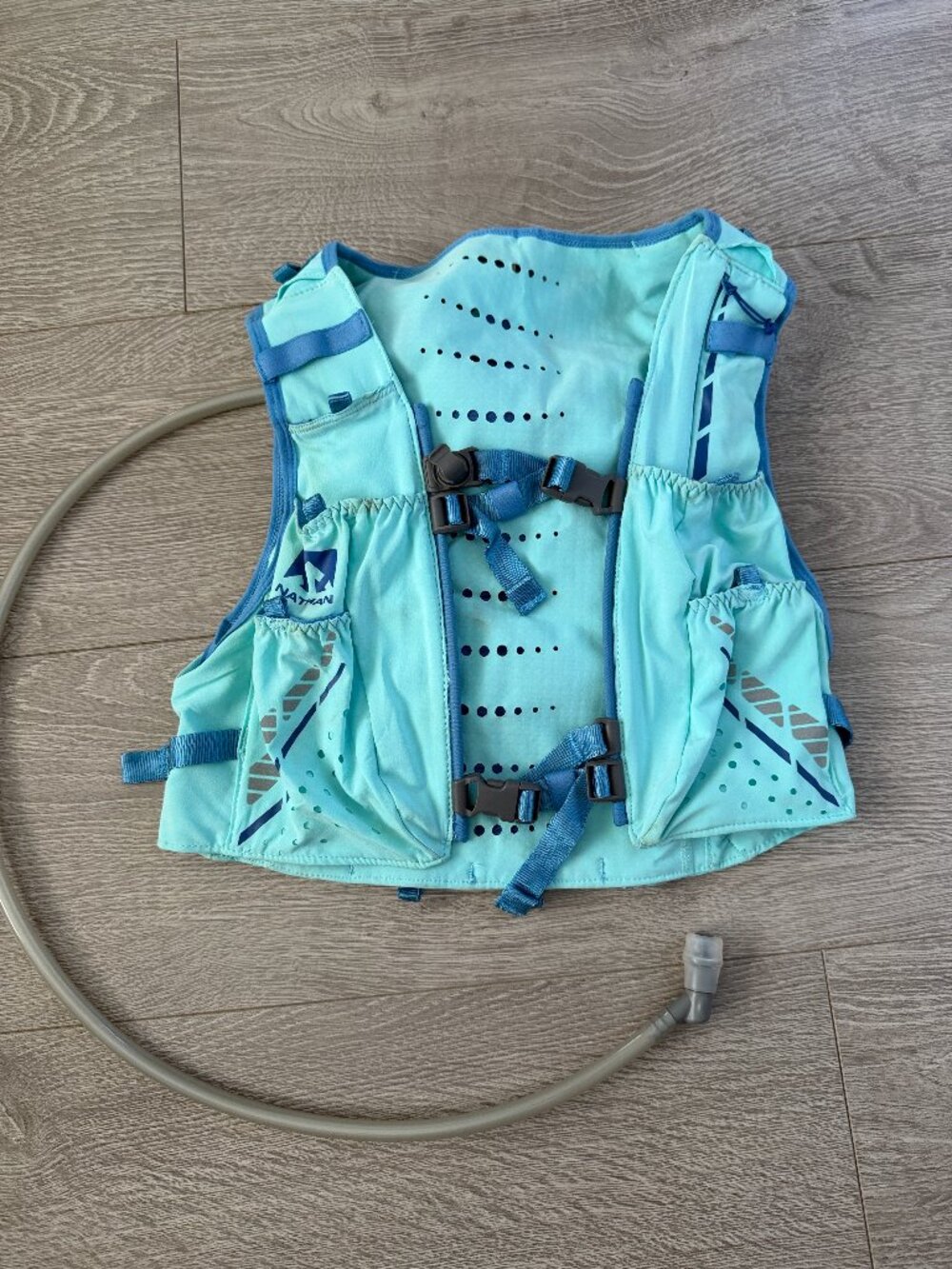 Nathan VaporHowe 12L Womens Hydration Running Vest Small 1.8L Bladder